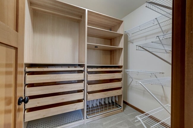 Building Photo - Spacious 3 Bedroom Plus Office with AC, Gas Fireplace and Fenced Backyard