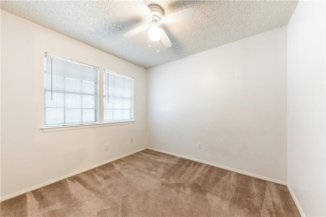Building Photo - 1706 Onion Creek Village Dr