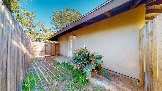 Building Photo - 205 Waring Ave