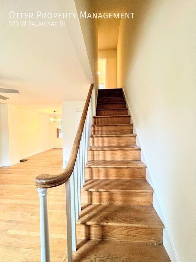 Building Photo - 335 Salaignac St