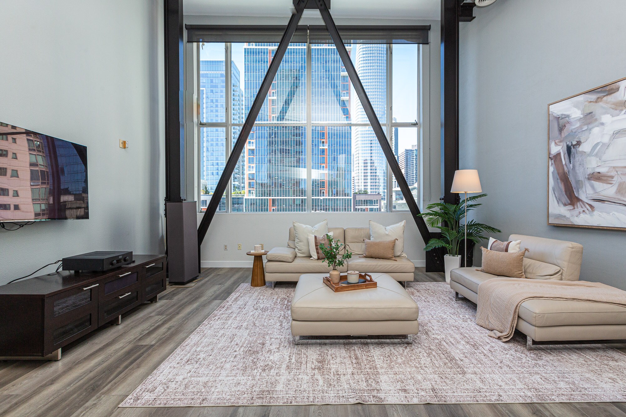 Building Photo - 346 1st St