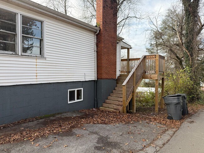 Building Photo - 221 Taylor St