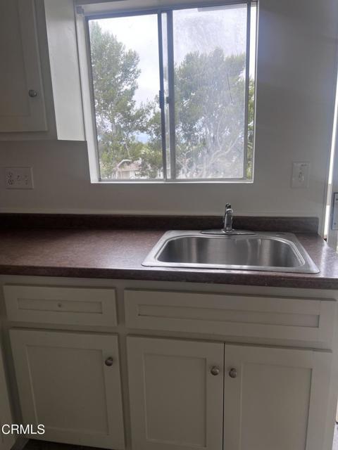 Building Photo - 233 S Ventura Rd