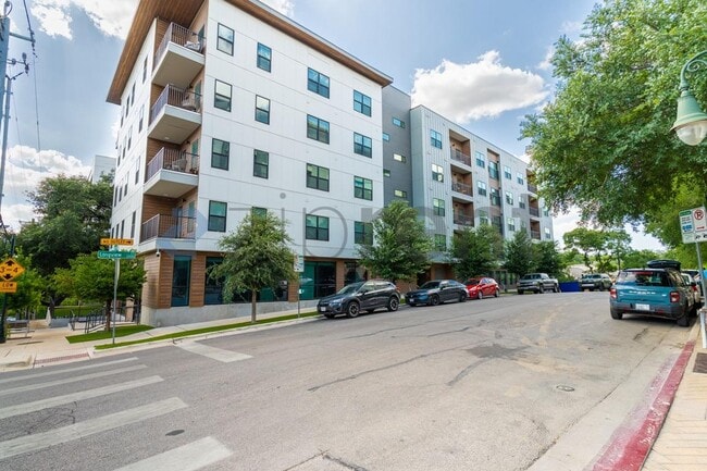 Building Photo - 2500 Longview St