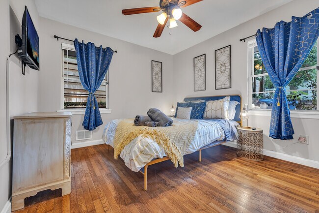 Building Photo - 2160 Lenox Rd NE