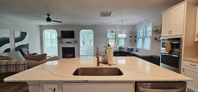 Building Photo - 1032 Hyco rd