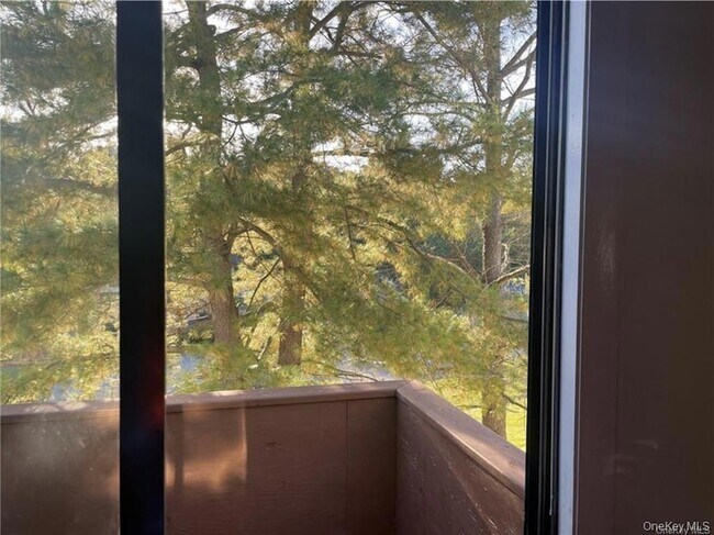 Building Photo - 32 Scarborough Ln