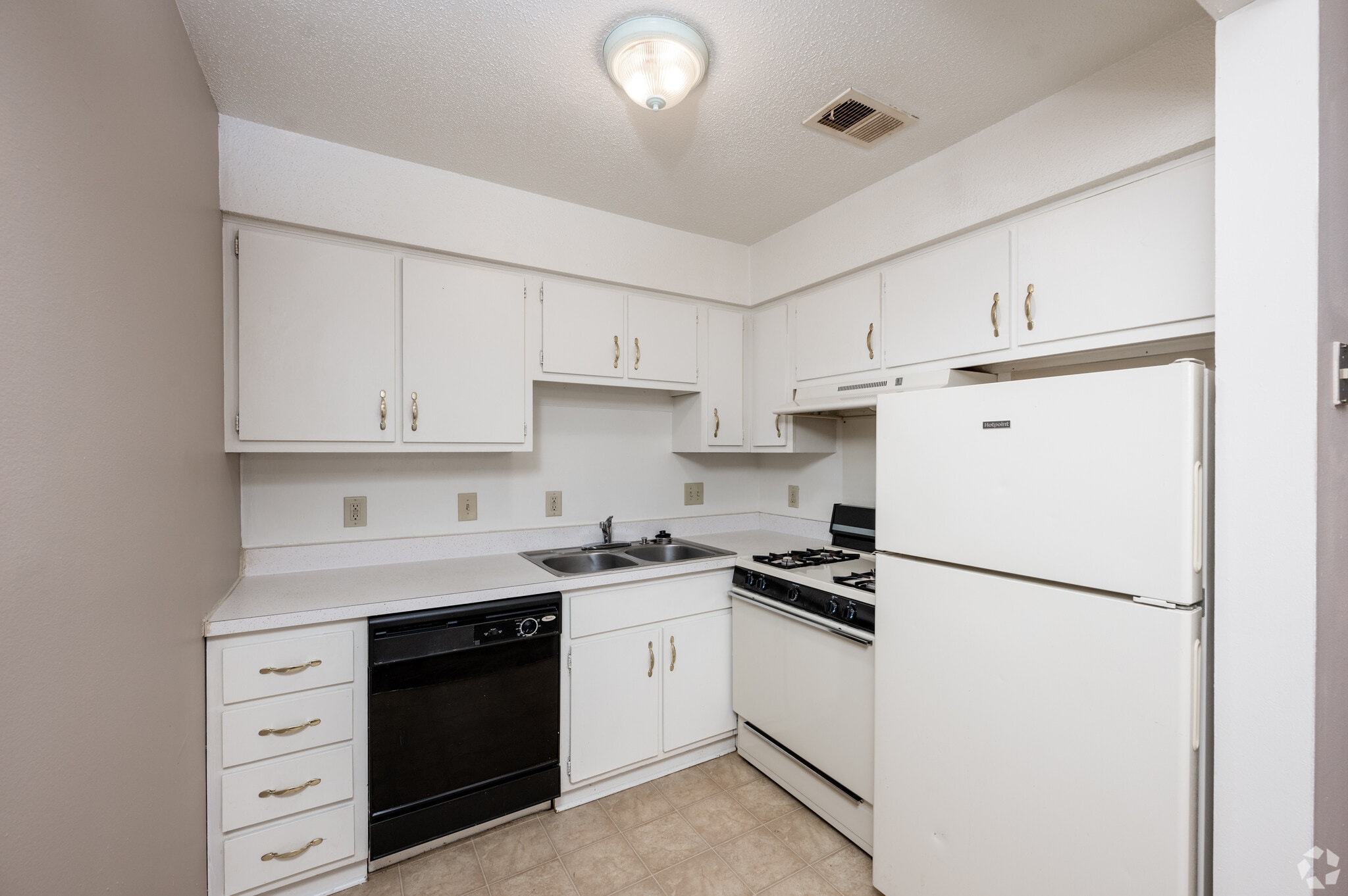 Building Photo - Woodland Springs