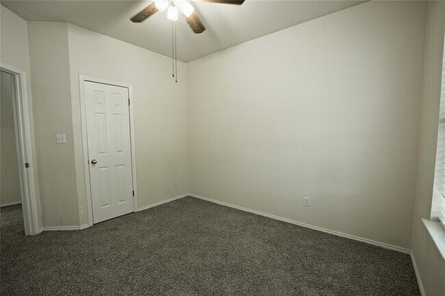 Building Photo - 704 Thrush Dr