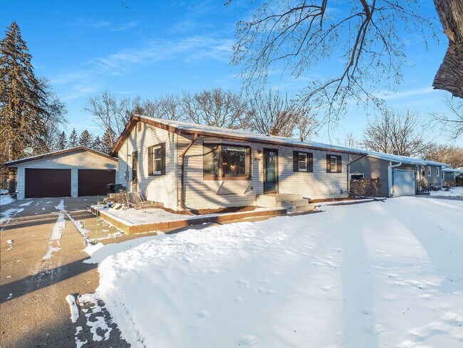 Building Photo - Open and Updated 2-Bed Home with Granite & Hardwood  in Arden Hills!"