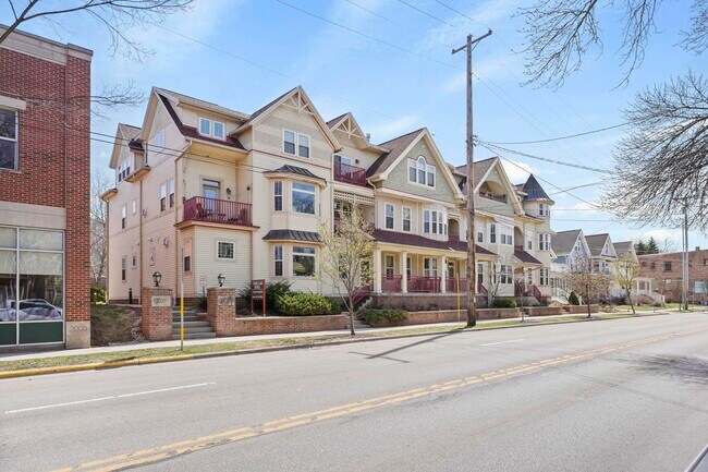 Building Photo - 1037 Williamson St