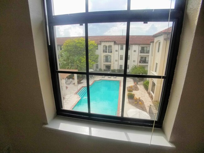 Building Photo - Beautiful 3/2 Pool View Condo  x Rent @ Th...