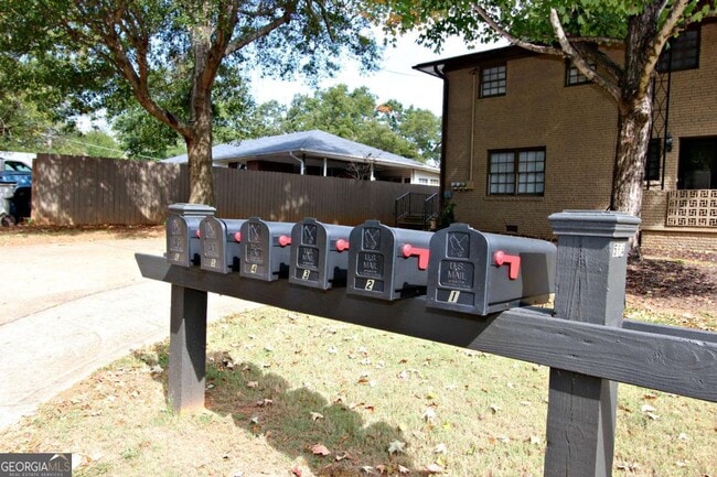 Building Photo - 514 Clover Dr