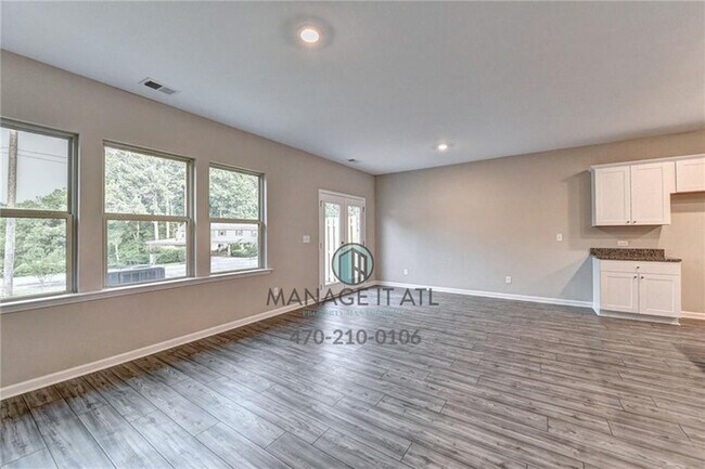 Building Photo - Beautiful 3 Bedroom Townhome in Buford Sch...
