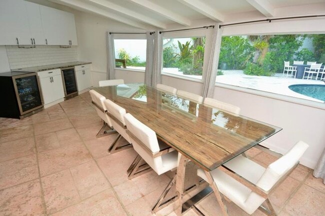 Building Photo - 212 Kings Lynn