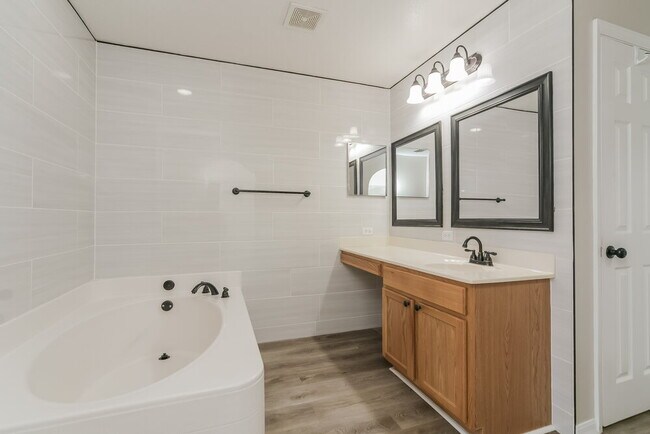 Building Photo - 178 Anzio Dr