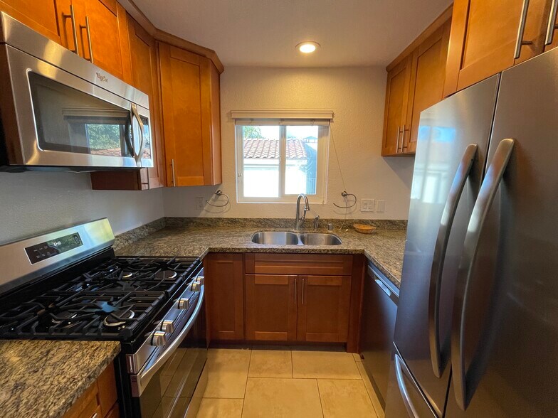 Kitchen - 1705 Monroe St