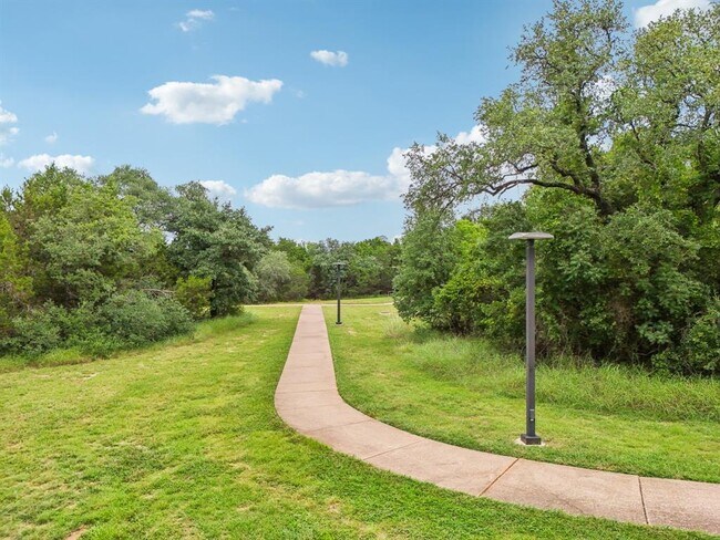 Building Photo - 4405 S Summercrest Loop