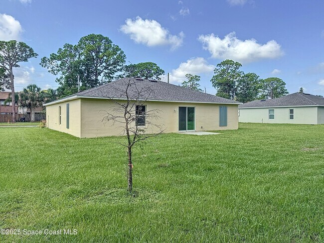 Building Photo - 218 Parker Dr
