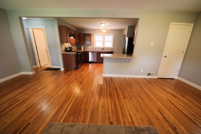 Building Photo - 4317 Sunshine Dr