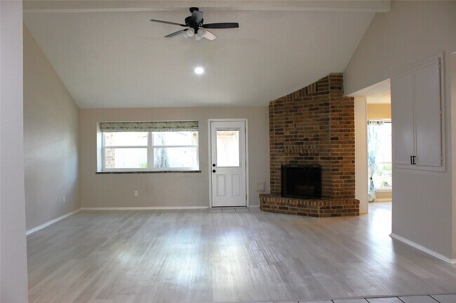 Building Photo - 1210 Three Forks Dr