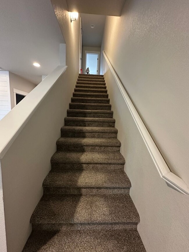 Building Photo - Amazing 3 bedroom townhome in Windsor!