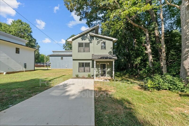 Building Photo - 210 S Carter St