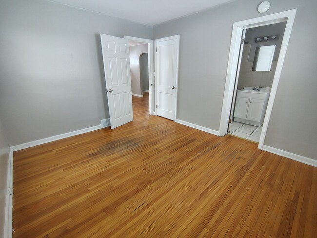 Building Photo - 2516 Lawndale Ave