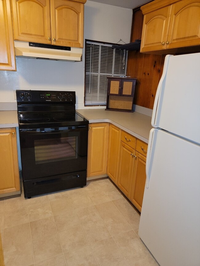 Kitchen - 7 Christian Ave