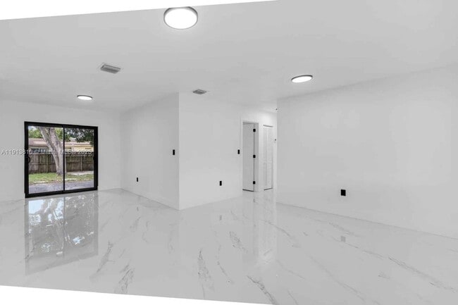 Building Photo - 1041 NW 199th St