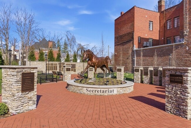 Building Photo - 500 Main St