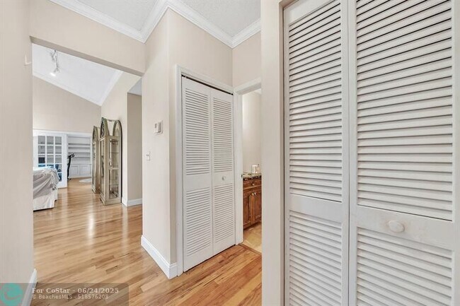 Building Photo - 7644 Elm Ridge Dr