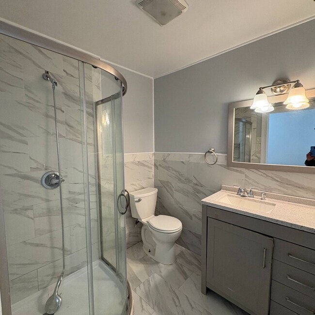 Building Photo - 4 Betsy Ross Ct