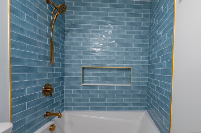 Building Photo - 2620 Main St