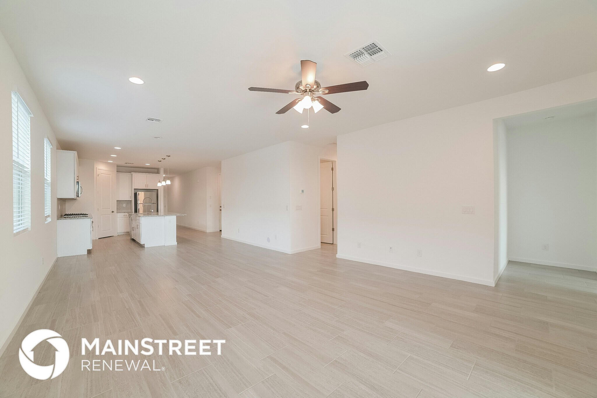 Building Photo - 10920 S 55th Ln