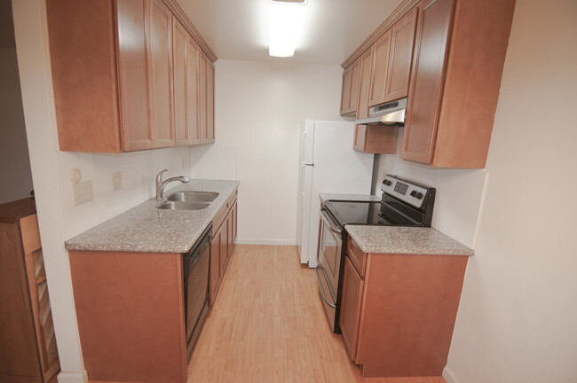 Building Photo - 936 Kiely Blvd