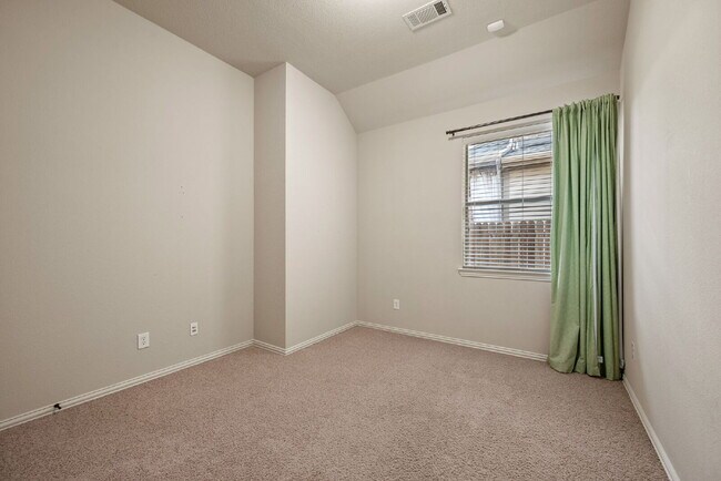 Building Photo - This one checks all the boxes—location, la...