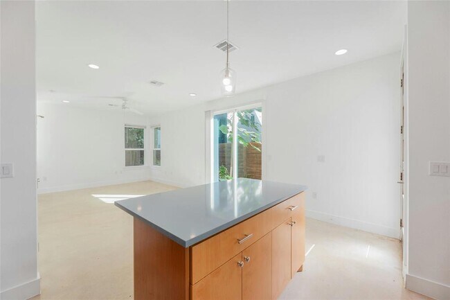 Building Photo - 1114 Walton Ln