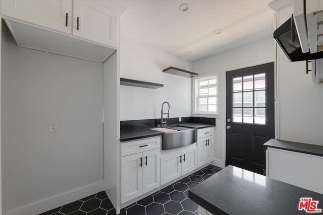 Building Photo - 11683 Chandler Blvd