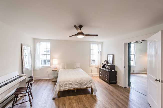 Master Bedroom - 208 22nd St