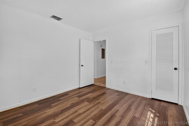 Building Photo - 1102 Westchester Dr E