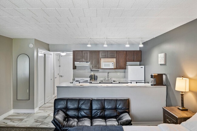 Building Photo - 30 U.S. 9W-SI ID1466760P