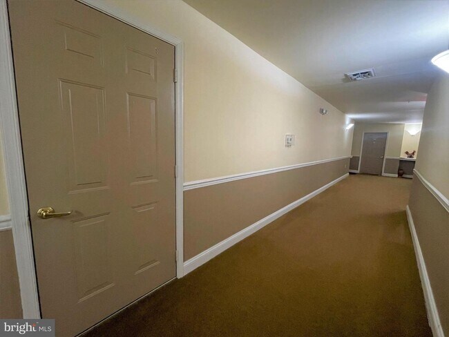 Building Photo - 100 Watkins Pond Blvd