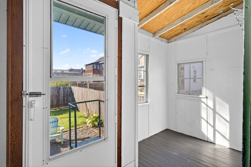 Building Photo - 727 W Court St