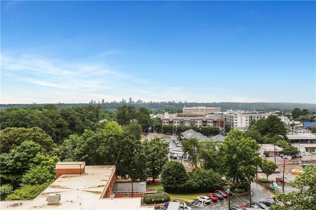 Building Photo - 300 Johnson Ferry Rd