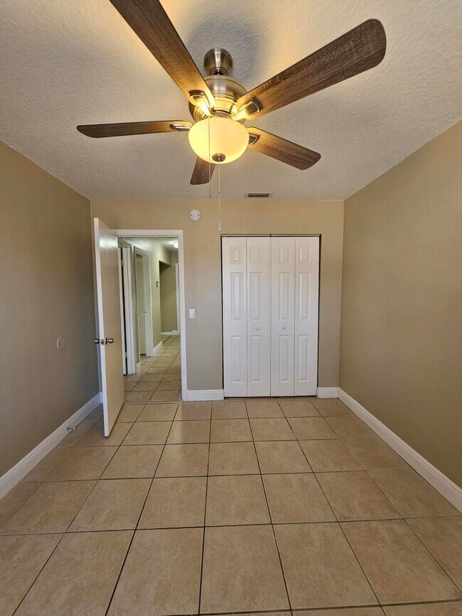 Building Photo - 4768 Orleans Ct