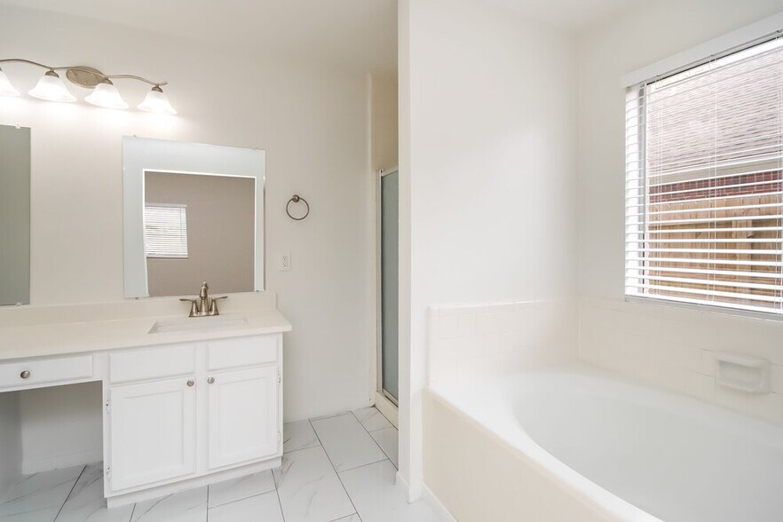 Building Photo - 4731 10 Sleep Ln