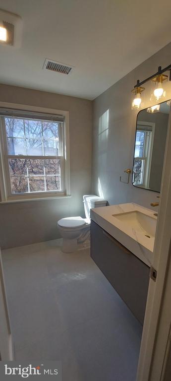 Building Photo - 19100 Annapolis Way