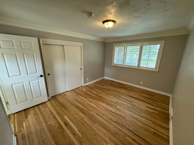 Building Photo - Executive 5-Bedroom Home ten Minutes from the University of Utah and Medical Center!