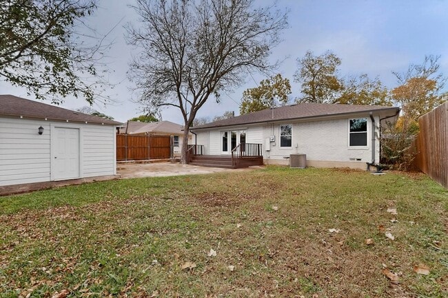 Building Photo - 2812 San Medina Ave